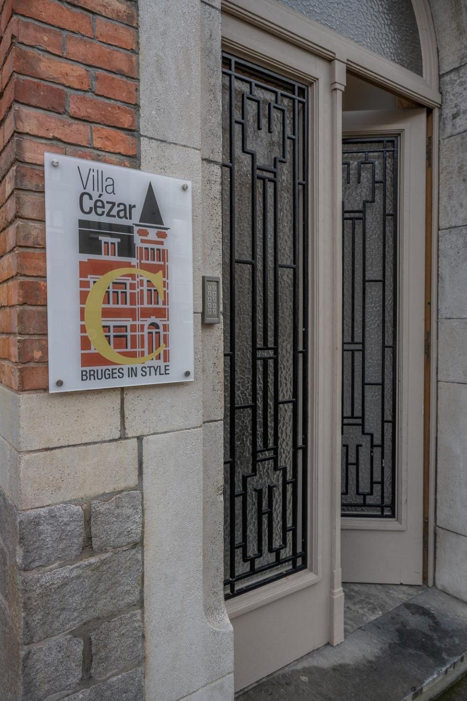 Cezar - Big House At The Center Of - Free Parking